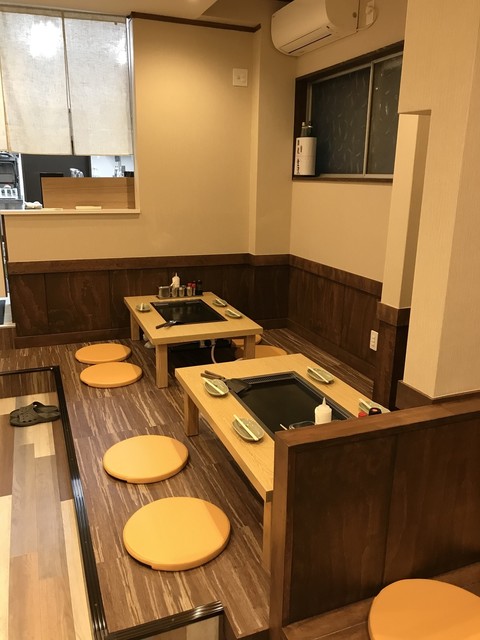 Monja Takarajima table seating 5