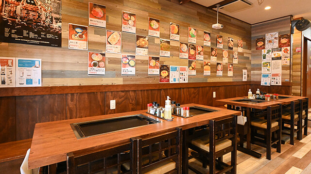 Monja Takarajima table seating